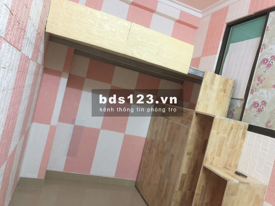 PHÒNG BAN CÔNG THOÁNG MÁT,NỘI THẤT ĐẸP GẦN LÝ THƯỜNG KIỆT
