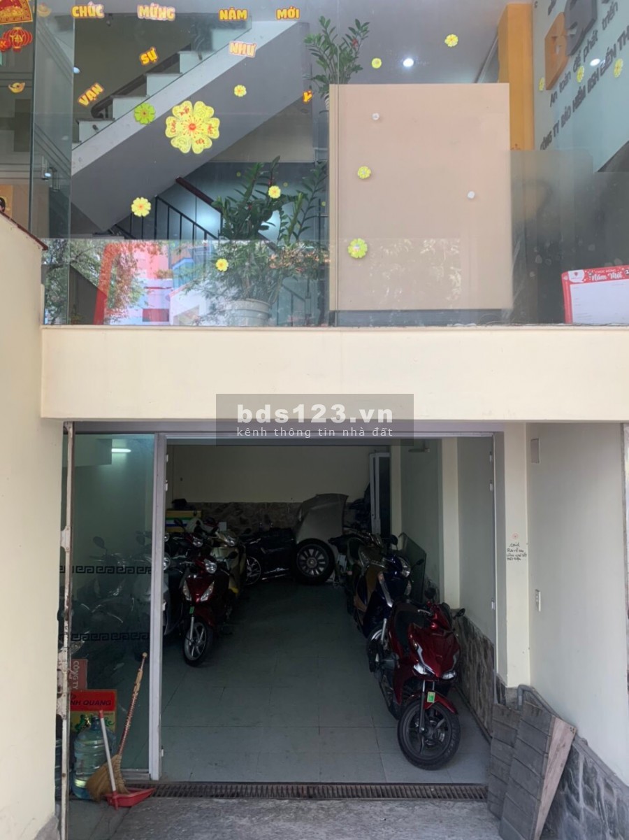 Cho thuê nhà Mặt Tiền Quận 3, 5x14m hầm 4 lầu