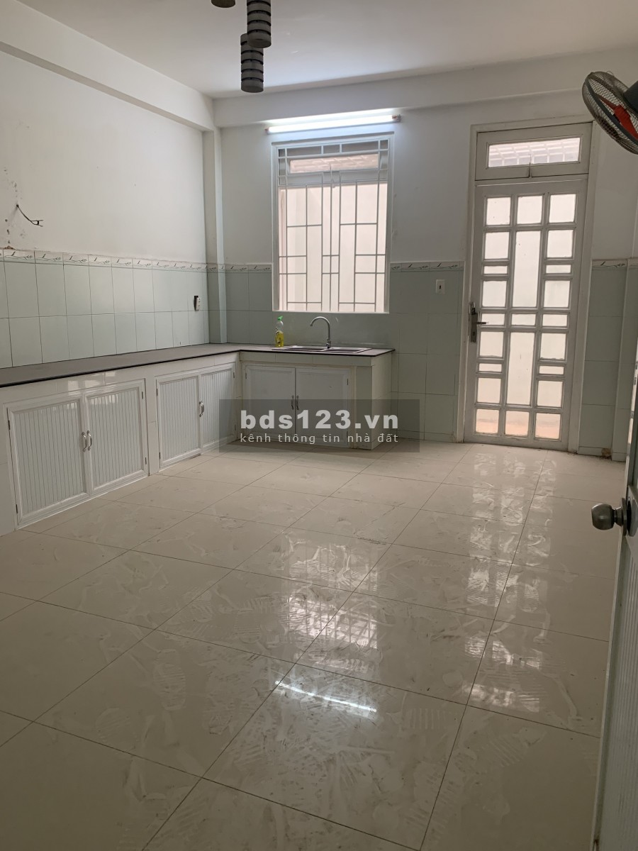 Nhà Nguyễn Hữu Cảnh, dt 4x20m 4 sàn gồm 6 phòng 6wc, nhà đẹp.