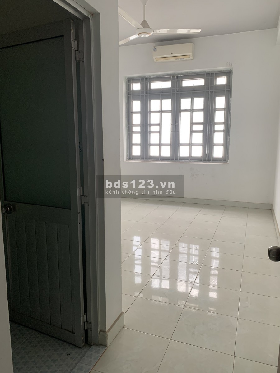 Nhà Nguyễn Hữu Cảnh, dt 4x20m 4 sàn gồm 6 phòng 6wc, nhà đẹp.