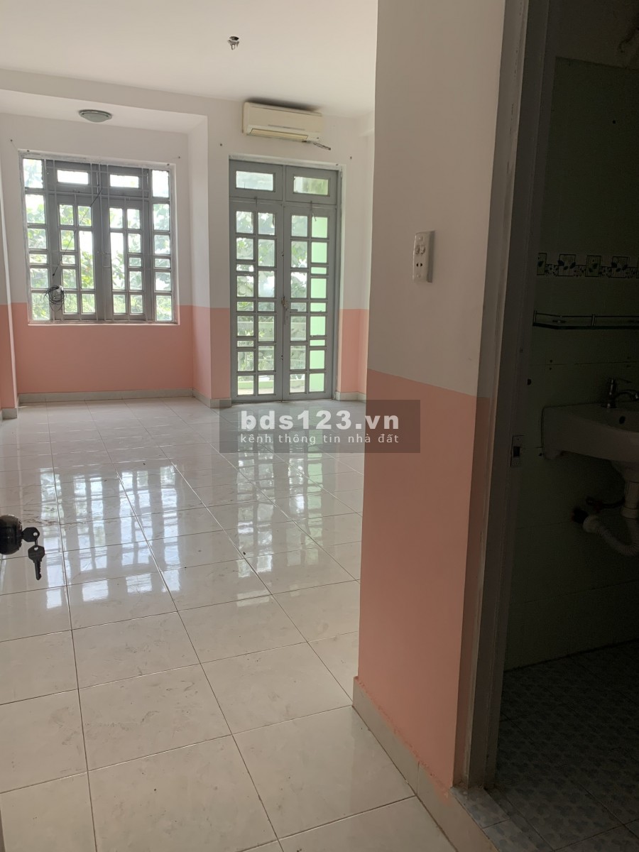 Nhà Nguyễn Hữu Cảnh, dt 4x20m 4 sàn gồm 6 phòng 6wc, nhà đẹp.
