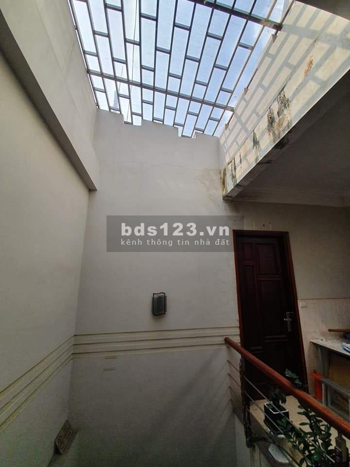 Cần bán nhà Gấp mặt phố Xuân Thủy 36m2, 5 tầng, 3.5 tỷ.