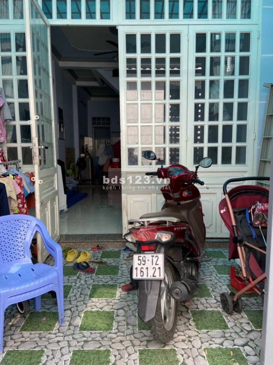 Nhà đang cho thuê, 2 phòng ngủ, 72m2, Bà Triệu Tân Xuân giá 860 triệu