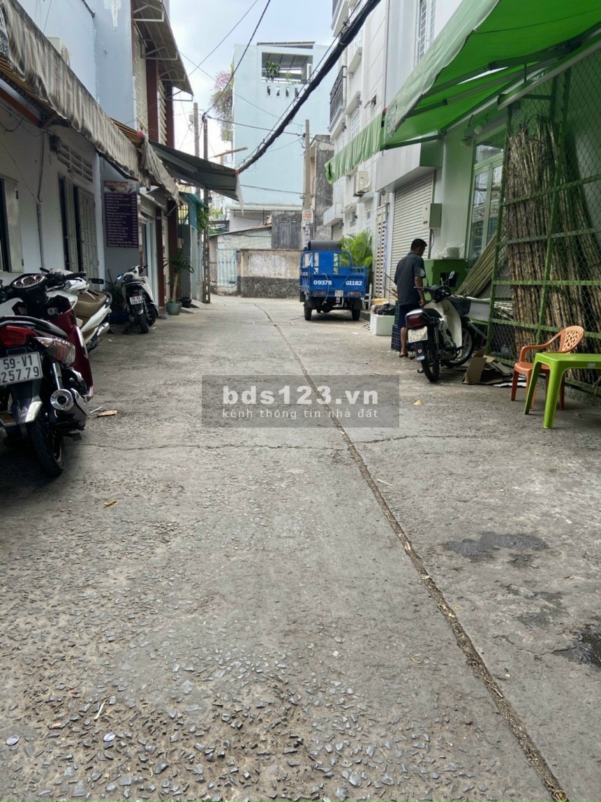 Nhà đang cho thuê, 2 phòng ngủ, 72m2, Bà Triệu Tân Xuân giá 860 triệu