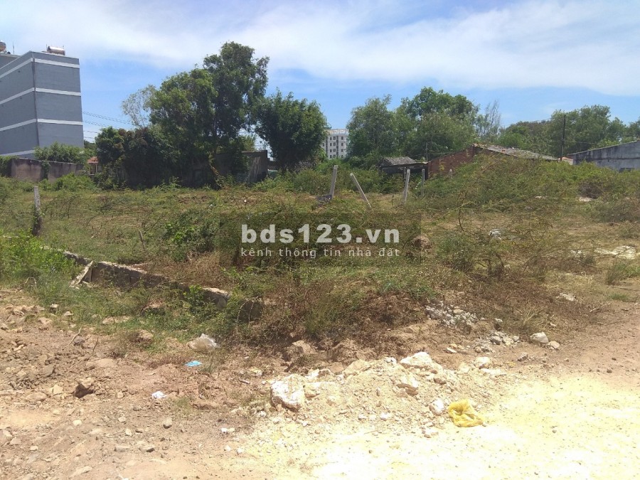 Cần bán lô đất cách biển Hồ Tràm chỉ 200m. Đất chính chủ, sổ đỏ sang tên Giá 500tr/m ngang