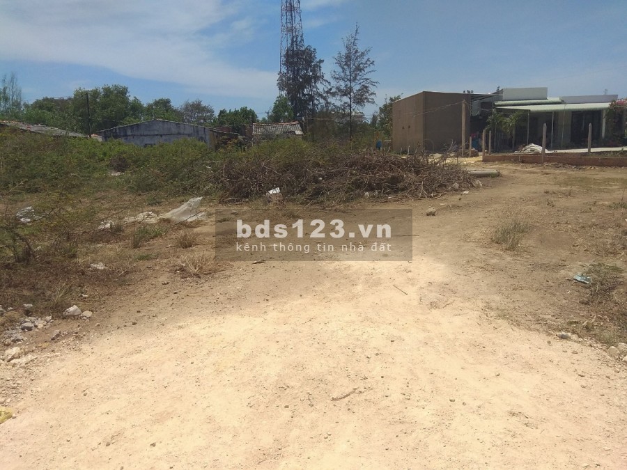 Cần bán lô đất cách biển Hồ Tràm chỉ 200m. Đất chính chủ, sổ đỏ sang tên Giá 500tr/m ngang