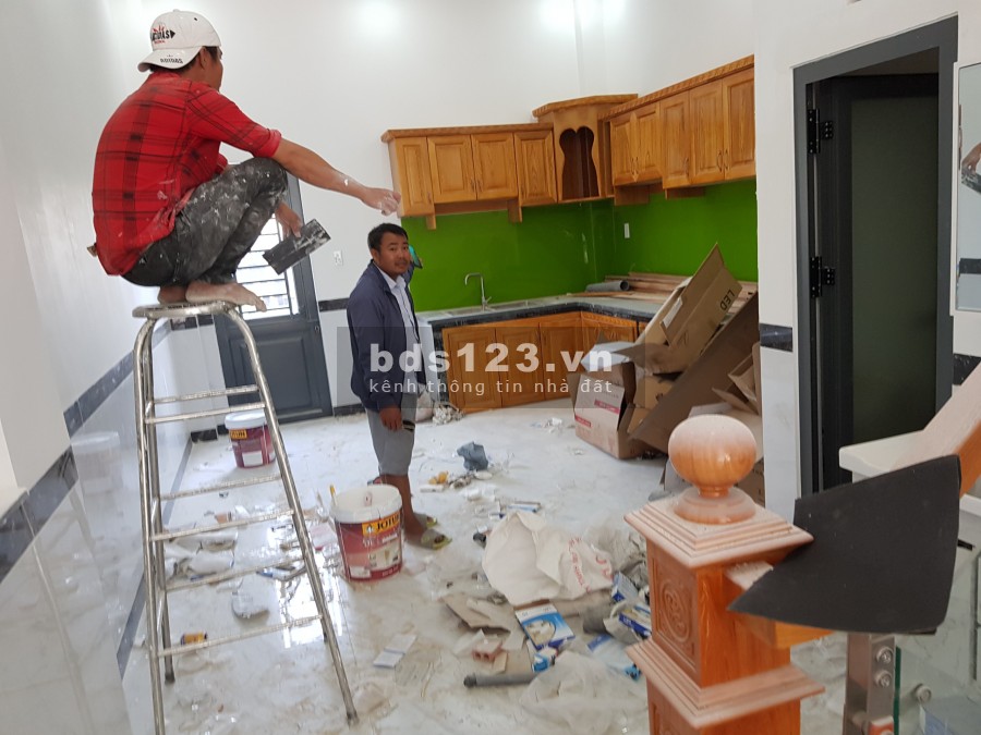 Nhà phố 1t 2 lầu 61m2 ngay ngã tư Miếu Ông Cù SHR giá 1,8 tỷ, dt 61 m2