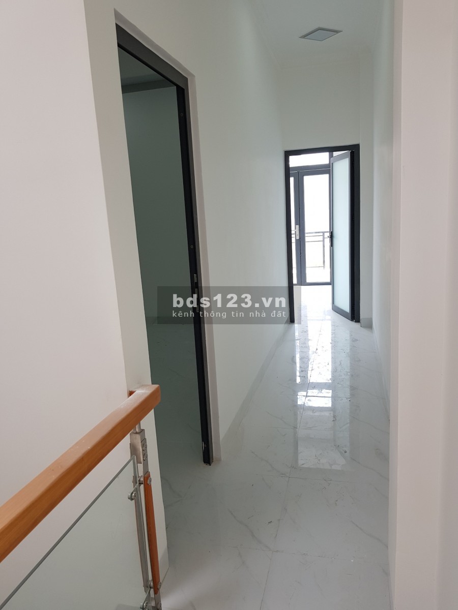 Nhà phố 1t 2 lầu 61m2 ngay ngã tư Miếu Ông Cù SHR giá 1,8 tỷ, dt 61 m2