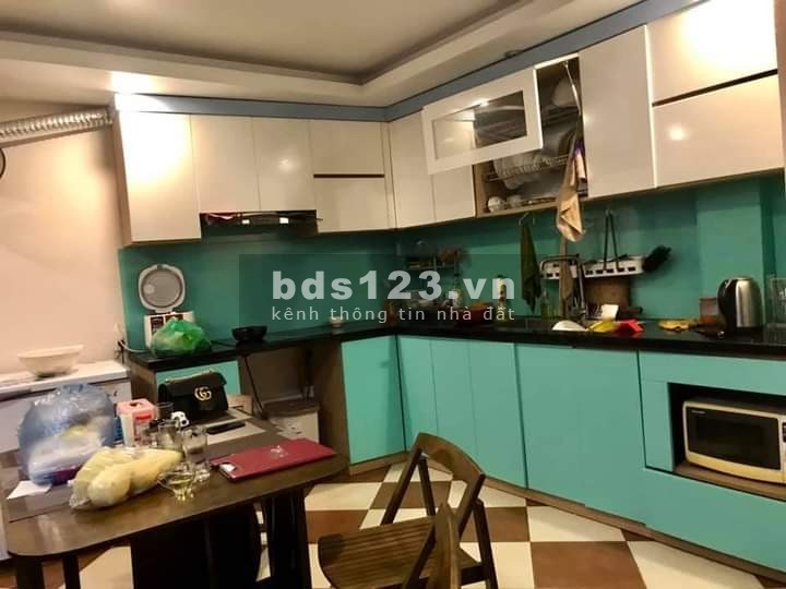 Bán Nhà P Nguyễn Đình Hoàn DT: 35m x 6 Tâng, mặt tiền: 4m, Lô Góc, Gần Phố. Giá: 4.2 Tỷ