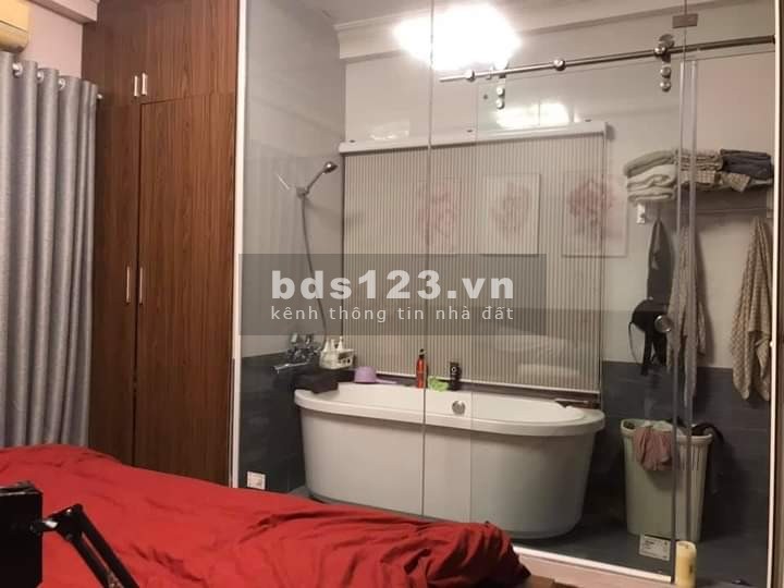 Bán Nhà P Nguyễn Đình Hoàn DT: 35m x 6 Tâng, mặt tiền: 4m, Lô Góc, Gần Phố. Giá: 4.2 Tỷ