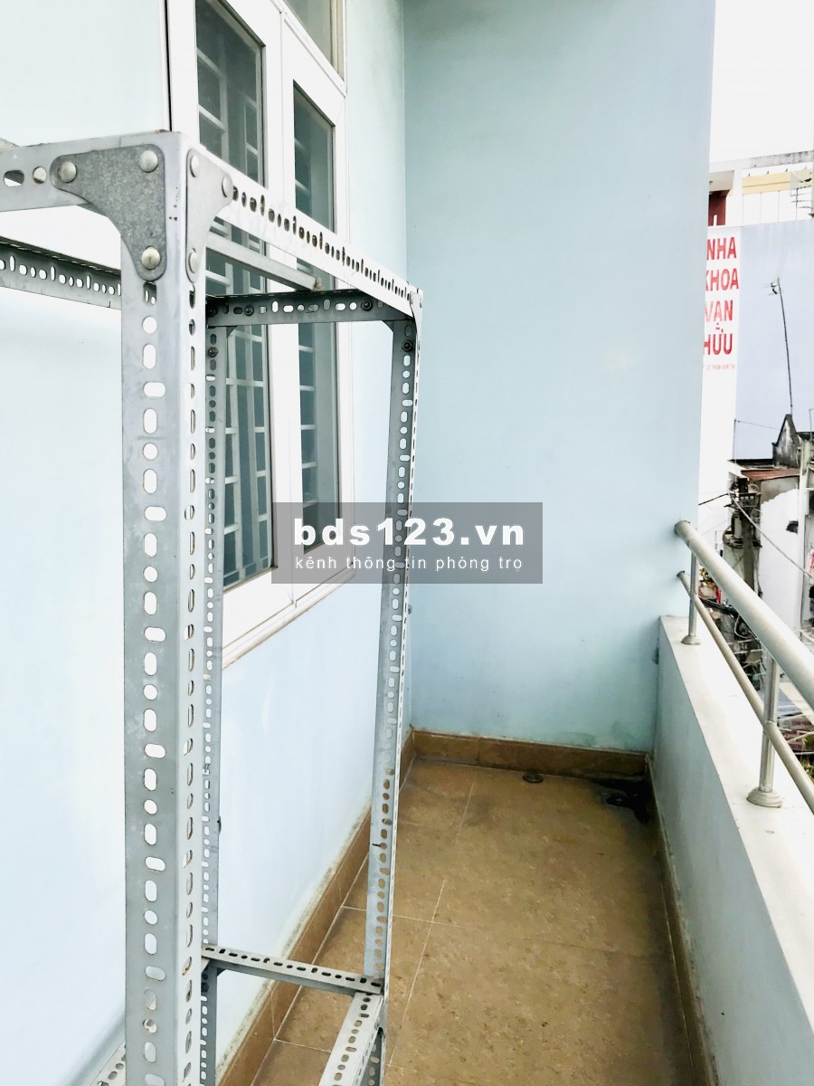Phòng trọ 30m2 BAN CÔNG WC RIÊNG gần Emart