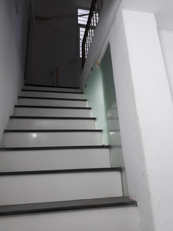 Nhỉnh 2 Tỷ Có Nhà 30m2 x 3 Tầng Đẹp Ở Ngay, Phố Giang Văn Minh, Ba Đình
