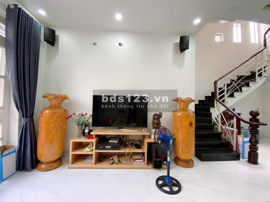 Bán gấp CHDV Phường 2, Phú Nhuận , dt 86m2, giá 10.8 tỉ