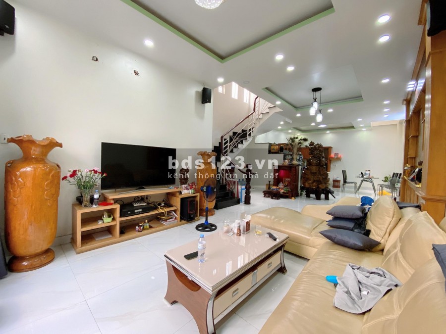 Bán gấp CHDV Phường 2, Phú Nhuận , dt 86m2, giá 10.8 tỉ