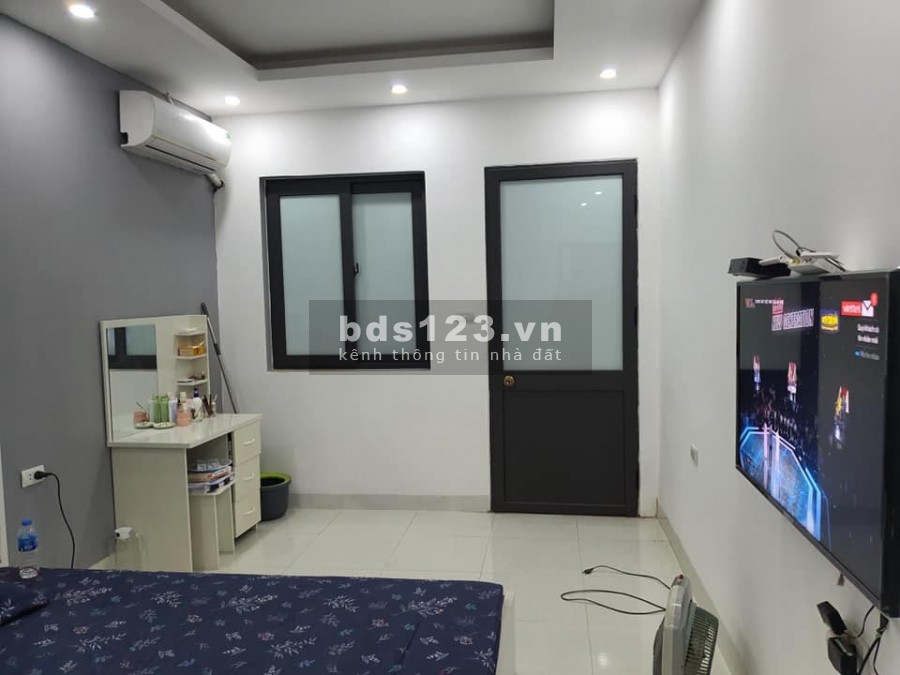 Rẻ, cực hiếm, 50m2, lõi Hai Bà Trưng, morning đỗ cửa, ở ngay.