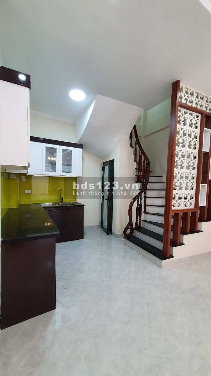 CHUỖI LIỀN KỀ SANG TRỌNG TẠI ĐỊNH CÔNG THƯỢNG XE BA GÁC CHẠY, NGÕ THÔNG, KINH DOANH TỐT, SẦM UẤT, NHỘN NHỊP GIÁ BÌNH DÂN