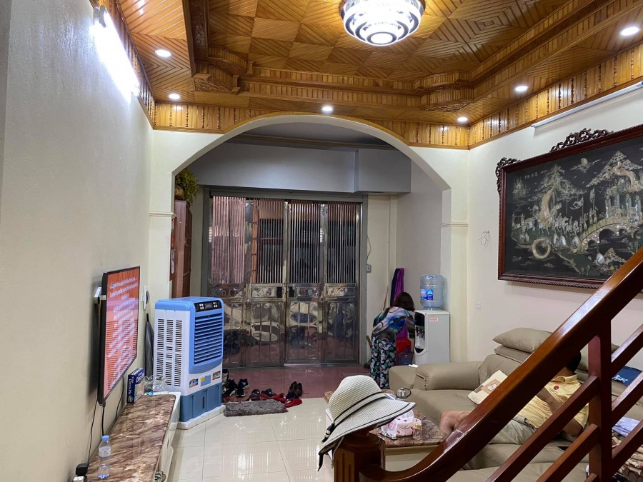 Bán Nhà Phố Cự Lộc 50m2 x 5 Tầng, MT 4m, Giá 4.85 Tỷ. Liên hệ 096 -746 -9345.