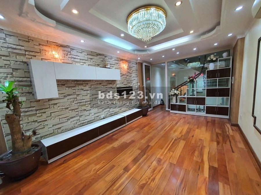 Bán gấp nhà 5 tầng Bùi Xương Trạch, Thanh Xuân 41m2 chỉ 2,8 tỷ