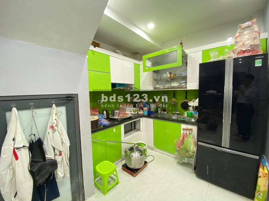 Bán nhà Phố Trần Quý Cáp, Ô tô đỗ cách 15m, 23/25m2, giá 2,3 tỷ