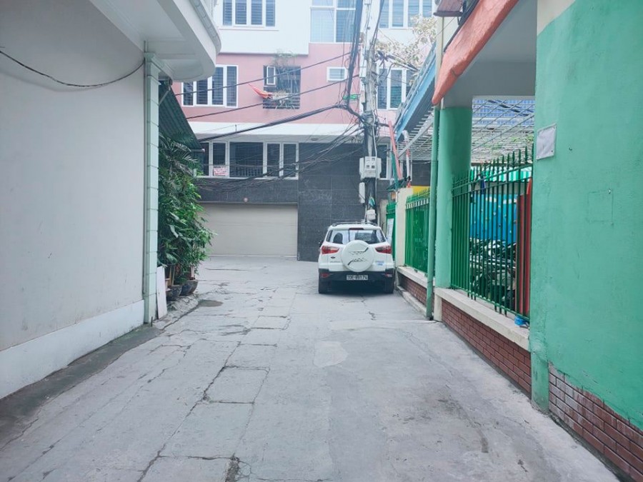 Bán nhà ngõ 379 Đội Cấn, 34m, 2.1 tỷ, cách đường ô tô tránh 10m, lô góc. Liên hệ ngay 0917890111