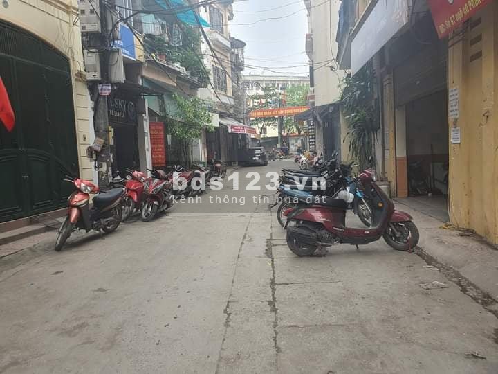 Bán GẤP nhà Phan Đình Giót 46m*3 tầng, mt5,2m, giá 4 tỷ.
