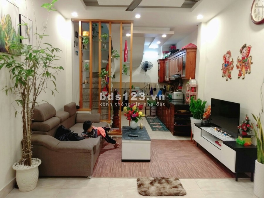 BÁN NHÀ XUÂN LA, 32M2 5TẦNG 3.3TỶ, Khu dân trí cao, sầm uất.
