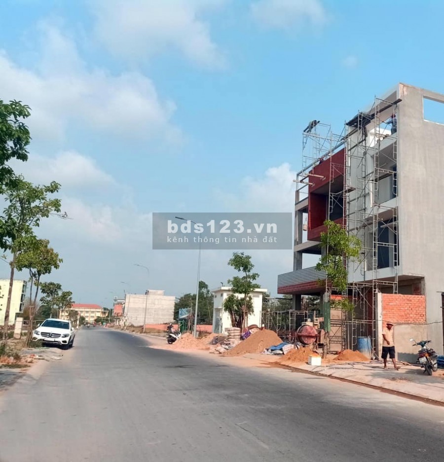 Mua đất nên chọn đất đã có sổ hồng riêng, cơ sỡ hạ tầng hoàn thiện, vị trí đẹp, bán đất 80m2 Bình Chánh