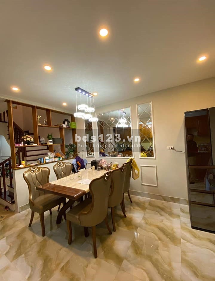 Bán nhà Hồng Tiến 66m2 Ô tô vào nhà Chỉ hơn 5 tỷ