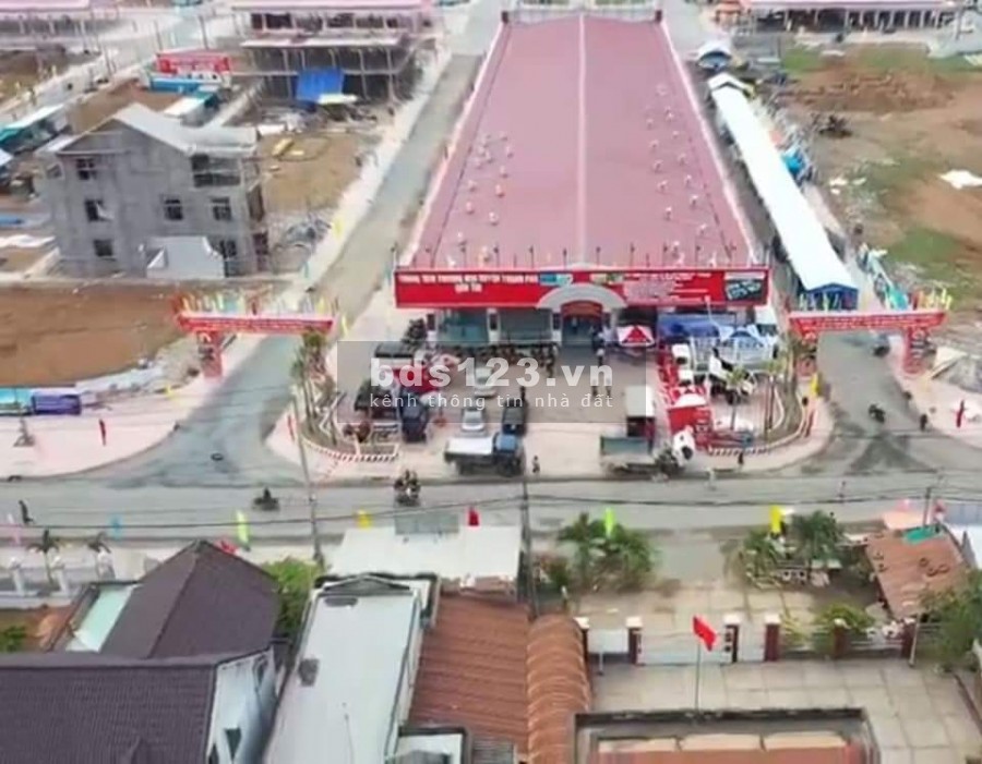 Đất ngợp mặt tiền chợ Thạnh Phú
