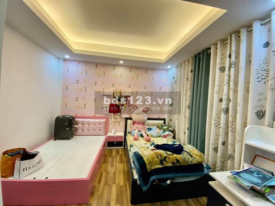 Bán gấp nhà Phương Canh, Ôtô vào nhà , 40m2, mặt tiền 7.6m, hơn 3 tỷ