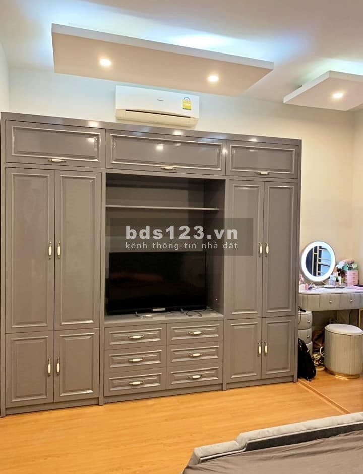 Bán nhà Hồng Tiến 66m2 Ô tô vào nhà Chỉ hơn 5 tỷ