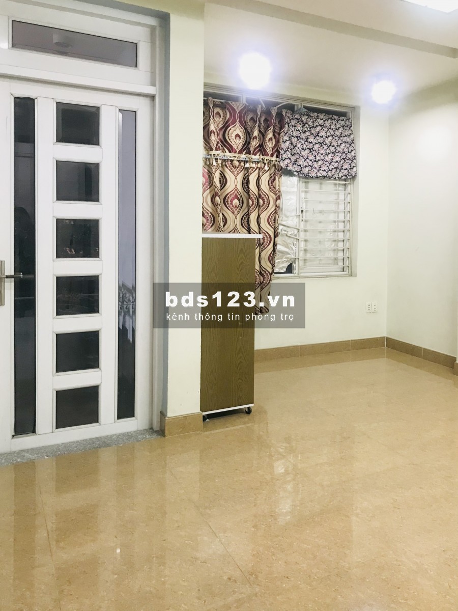 Phòng trọ 30m2 BAN CÔNG WC RIÊNG gần Emart