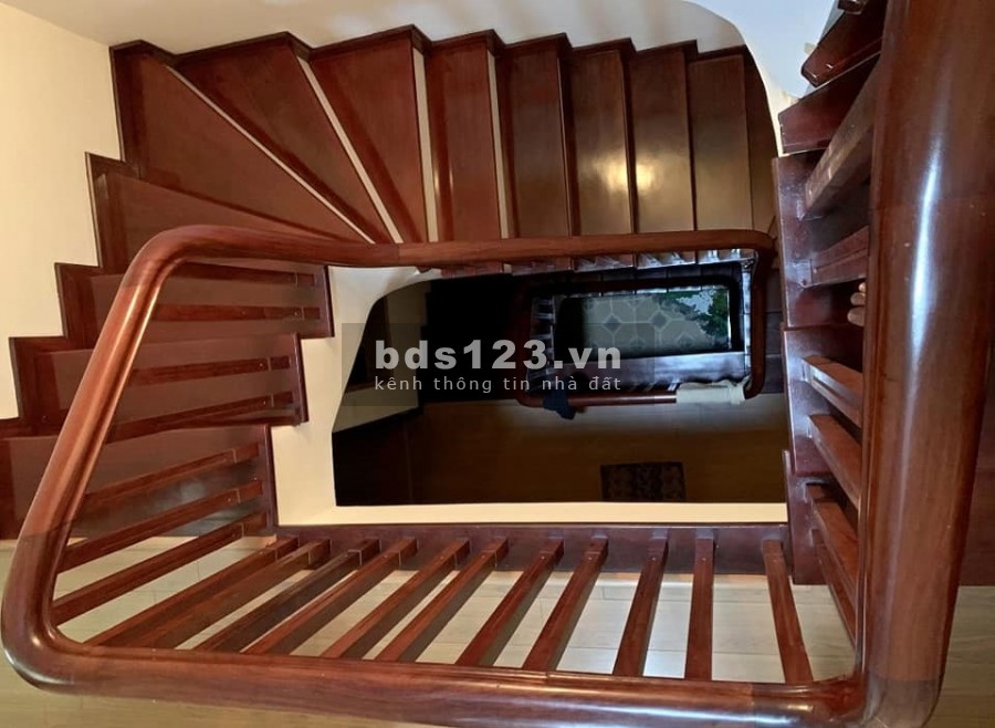 Bán nhà Hồng Tiến 66m2 Ô tô vào nhà Chỉ hơn 5 tỷ