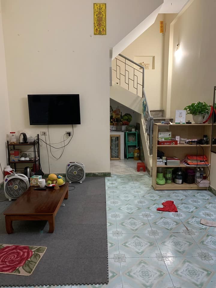Bán nhà ngõ 379 Đội Cấn, 34m, 2.1 tỷ, cách đường ô tô tránh 10m, lô góc. Liên hệ ngay 0917890111