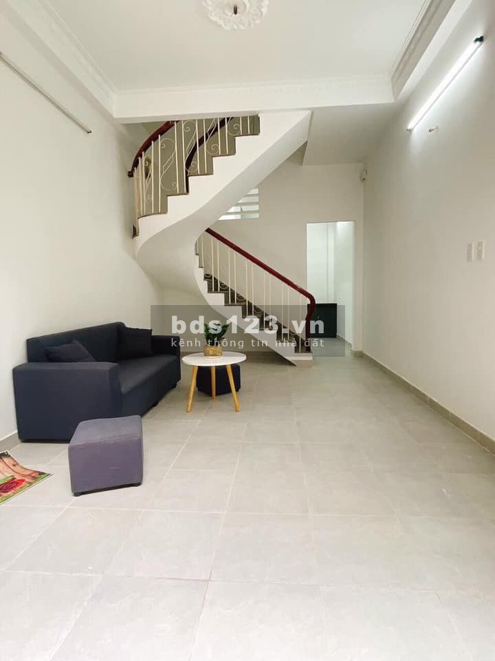 Bán nhà Cách Mạng Tháng 8, chỉ 5 tỷ 5, HXH, 40m2, nhà rộng, Sân thượng