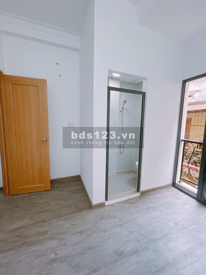 Bán nhà Cách Mạng Tháng 8, chỉ 5 tỷ 5, HXH, 40m2, nhà rộng, Sân thượng