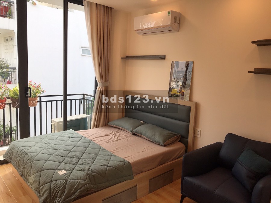 Căn hộ đủ nội thất có ban công view sông quận Phú Nhuận