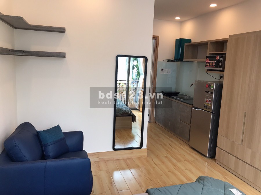Căn hộ đủ nội thất có ban công view sông quận Phú Nhuận