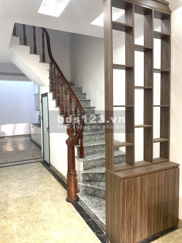 Bán nhà đường Tô Hiến Thành diện tích 45 m^2 5 tầng, mặt tiền 5m, giá 5,5 tỷ