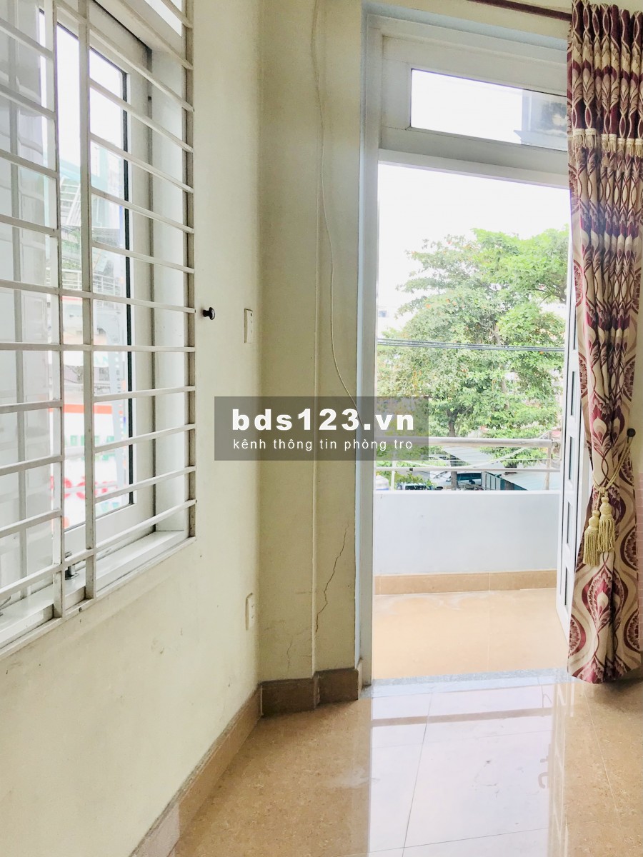 Phòng trọ 30m2 BAN CÔNG WC RIÊNG gần Emart
