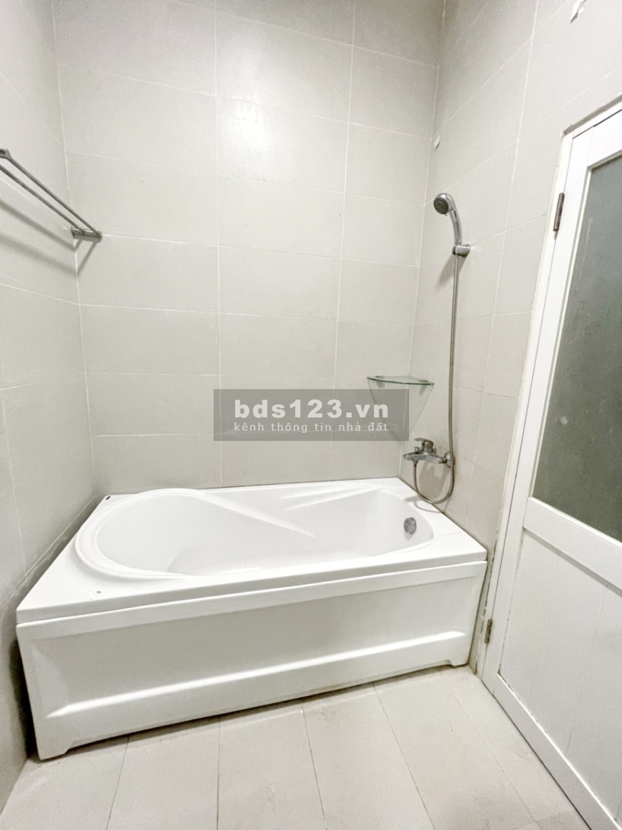Bán nhà 2 lầu mặt tiền 12m đường nội bộ Tạ Quang Bửu Phường 4 Quận 8