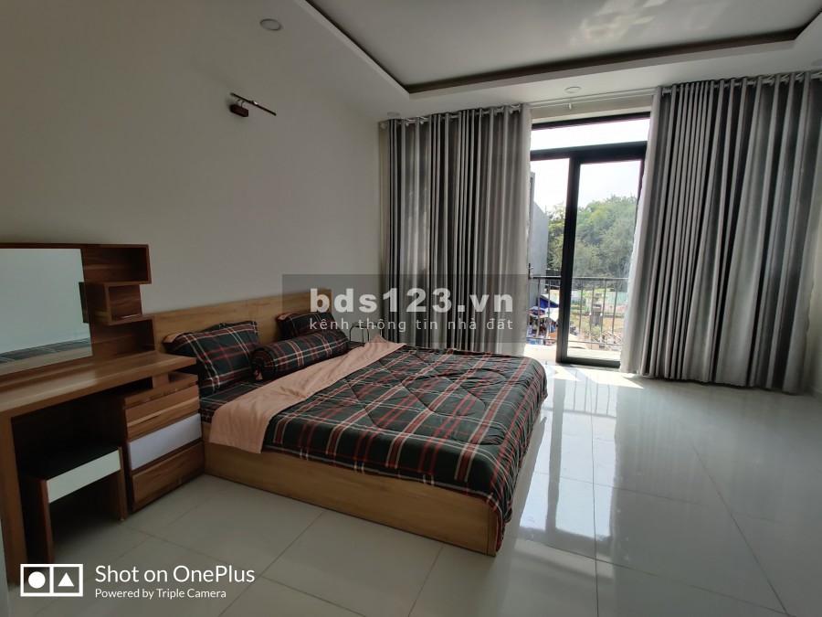Nhà chính chủ 200m2 sổ hồng riêng