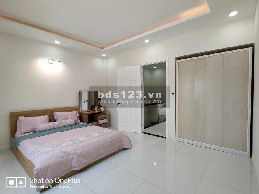 Nhà chính chủ 200m2 sổ hồng riêng