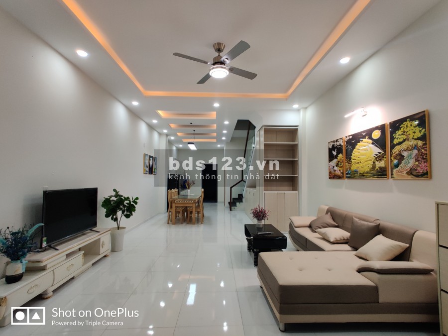 Nhà chính chủ 200m2 sổ hồng riêng