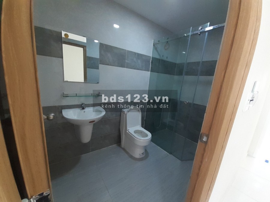 Bán nhà 200m2 sổ hồng riêng mặt đường quốc lộ 50