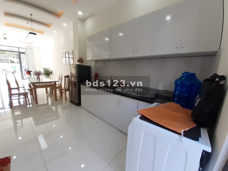 Bán nhà 200m2 sổ hồng riêng mặt đường quốc lộ 50