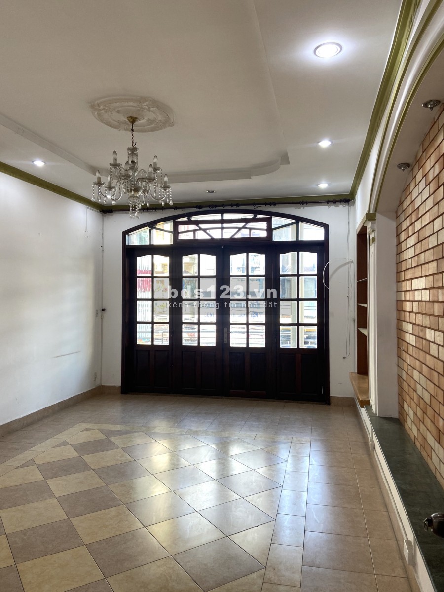 Mặt tiền D1, 4 sàn 5x20m (100m2) gồm 6 phòng,4wc, full máy lạnh, giá 35tr/th.