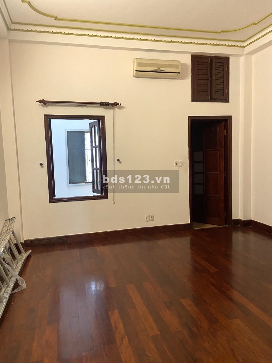 Mặt tiền D1, 4 sàn 5x20m (100m2) gồm 6 phòng,4wc, full máy lạnh, giá 35tr/th.