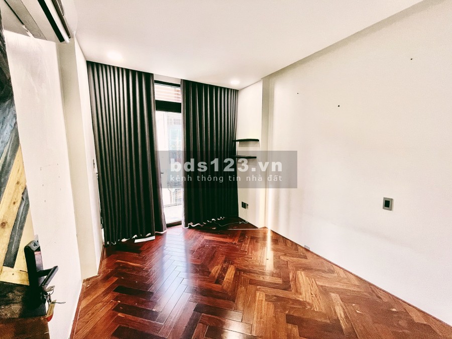 Nhà bán đường Huỳnh Văn Bánh, quận Phú Nhuận. Nội thất cao cấp tặng kèm. Giá chỉ 8,5T