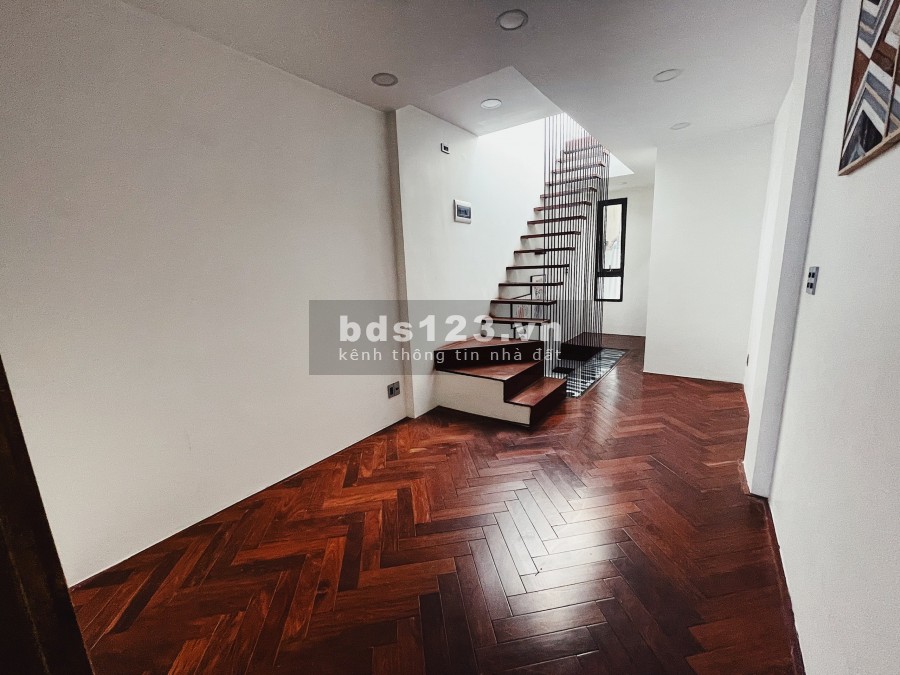 Nhà bán đường Huỳnh Văn Bánh, quận Phú Nhuận. Nội thất cao cấp tặng kèm. Giá chỉ 8,5T